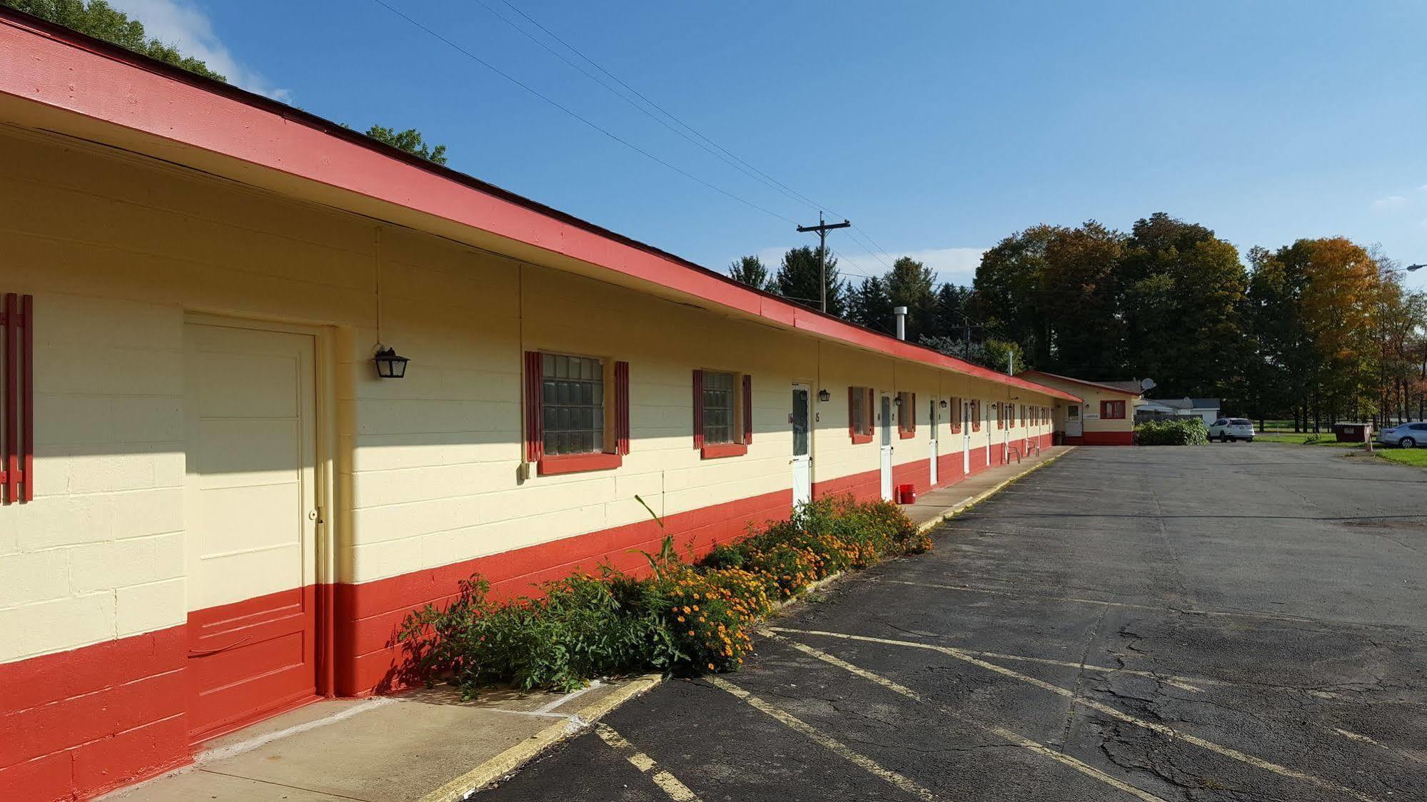 Budget Inn Wellsville Exterior photo